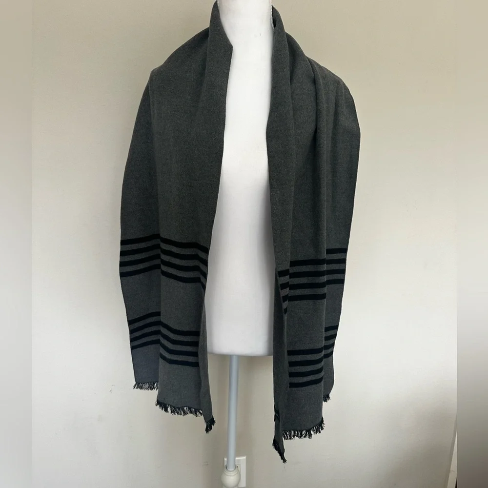 Men's Saks Fifth Avenue 100% Silk Scarf Gray w/ Black Stripes Fringe